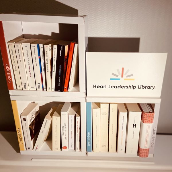 Un rayon de la Heart Leadership Library, de près